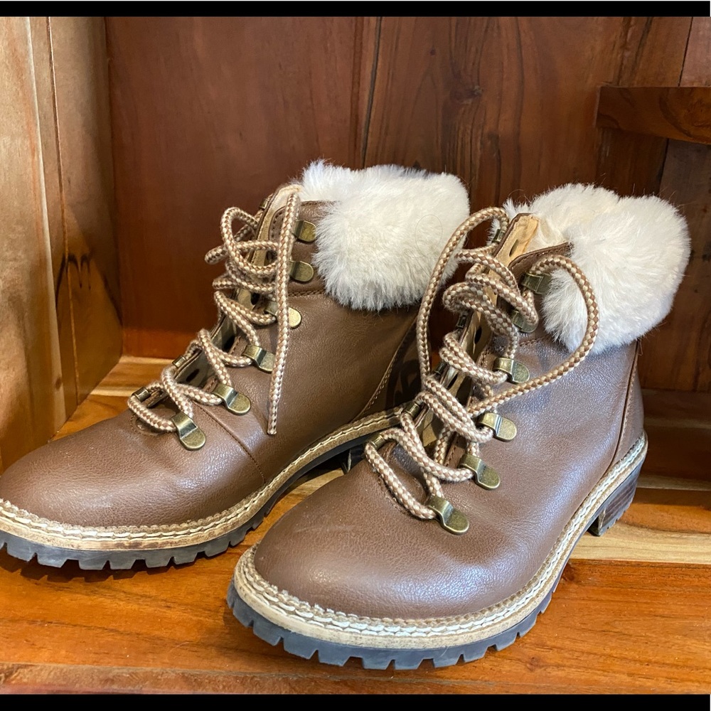 Faux fur winter brown booties